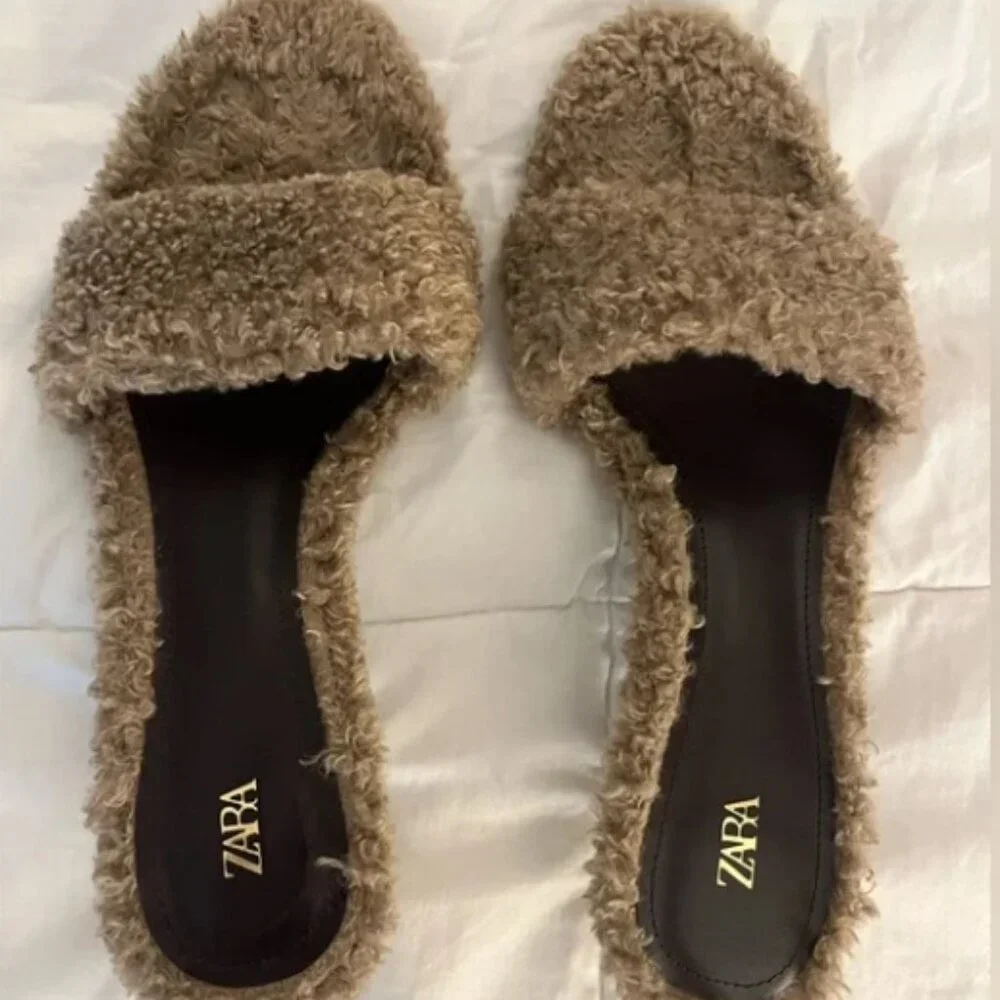 ZARA TEDDY KITTEN HEEL - Picture 1 of 2